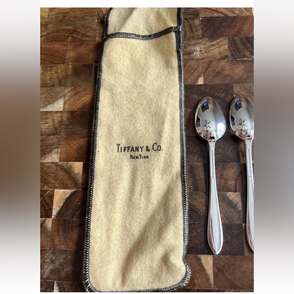 Tiffany & Co. Faneuil Sterling Silver 4.25” Teaspoon Set from 1910s with Dustbag - Picture 11 of 13
